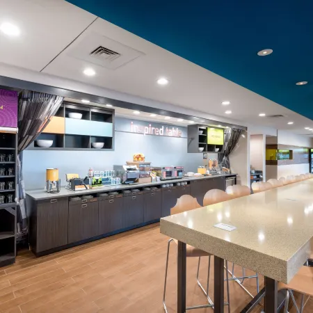 Home2 Suites by Hilton Charlotte University Research Park Отели рядом с достопримечательностью «Торговый центр Tryon»