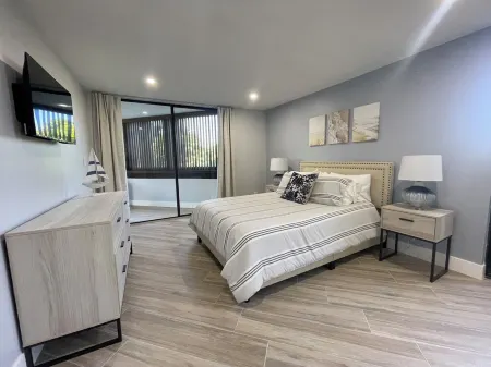 Beach front Oasis in Hutchinson Island.