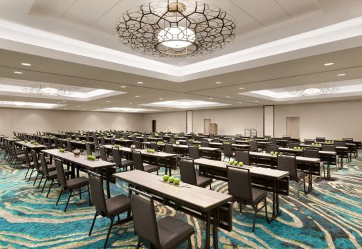 엠버시 스위트 바이 힐튼 볼더 야외 수영장