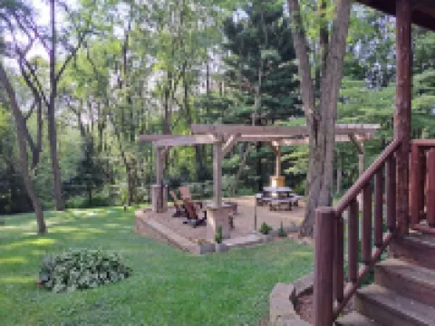 Tiny Cabin on the outskirts of Mohican State Park 漢諾威酒店