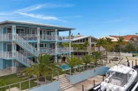 KEY LARGO 5 Bed Waterfront STUNNER with Elevator, Pool & Dock mins to the Reef - 4-Star