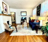 Cozy Stay Near UH, Cleveland Clinic & CWRU. Walk to Dining & Transit. Ideal