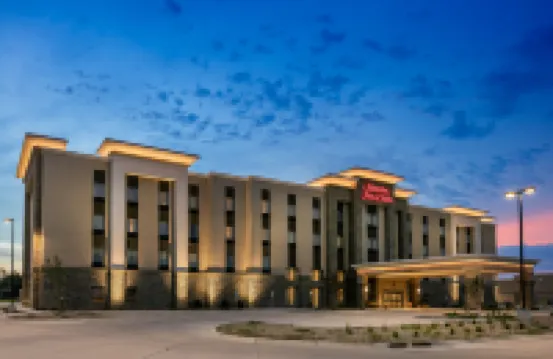 Hampton Inn & Suites Mason City Hotels near Rancho Deluxe