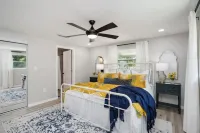 Private fenced in pool home Hotels in Ellenton