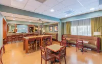 奎雷塔羅希爾頓歡朋酒店 - 早餐