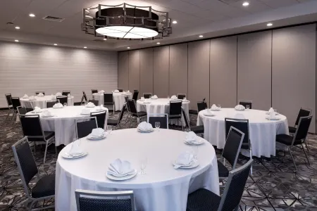 Hilton Garden Inn Columbia Downtown Отели рядом с достопримечательностью «Ривербанкс Зу энд Гарден»