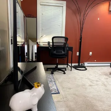 Cozy, Private Suite in Bedford — Bed, Laundry,kitchenette and Self Check in