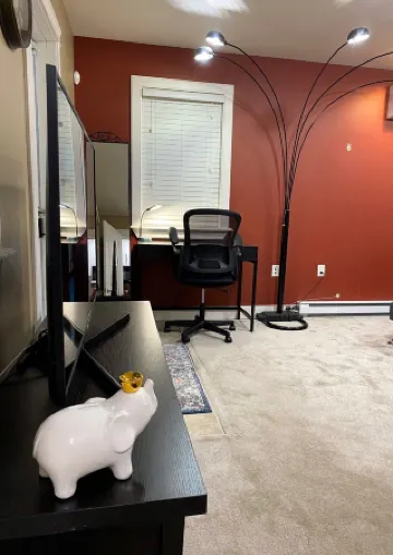 Cozy, Private Suite in Bedford — Bed, Laundry,kitchenette and Self Check in