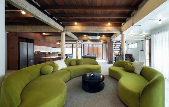 รูปภาพของEntire Antique Thai House Perfect For Group or Family up to 10 people