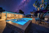 25% Off 7-Night Stay 1/2 Acre Epic Pool and Spa 2 King Beds  Bunk with 2 Queens