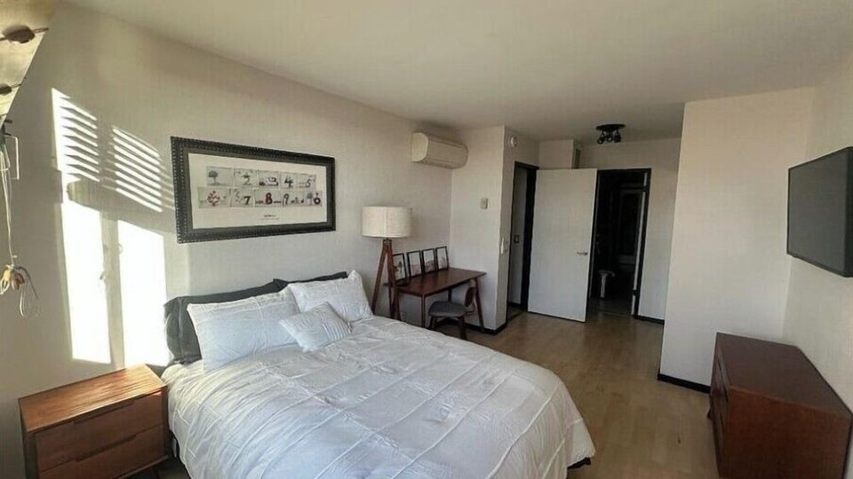 Chic 2-bedroom condo with WiFi, AC in lovely West Hollywood