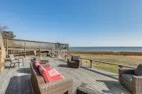 11 Mi to Chincoteague: Atlantic Home w/ Decks! - Homestays