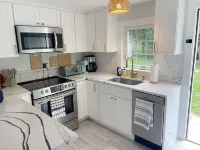 Renovated Charming 3-bedroom cottage in Sandwich with AC, WiFi