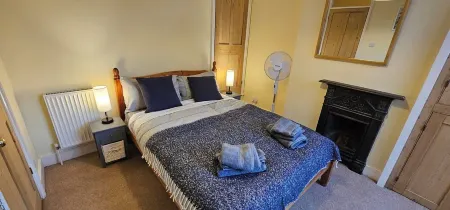 Beautiful Spacious 5 Bed House Отели рядом с достопримечательностью «The Malthouse Project»