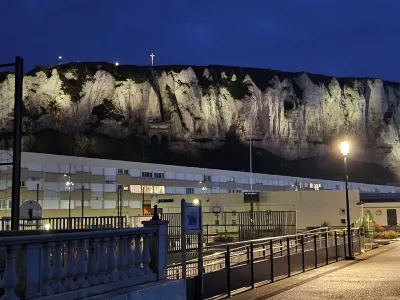 Le Saint Julien Vue panoramique周辺のホテル