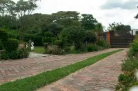 Neat 2 bed guest house close to CBD airport, shops