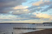 Spacious Lake House with direct access to private beach and marina on Big Sebago Hotels in Sebago