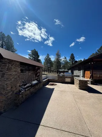 Cozy Cabin in the Pines!!! Close to the Polar Express, Grand Canyon, & Bearizona