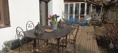 Charming, quiet, ecologically renovated town house with small garden Отели в г. Крест