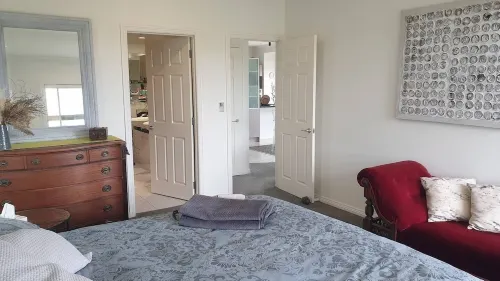 Entire House. Close to Schools. 3 Bedrooms