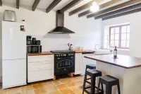 Maison au Cœur des Vignes à 1km du Centre de Saint-émilion Pour Pro et Familles Hotels in Saint-Christophe-des-Bardes