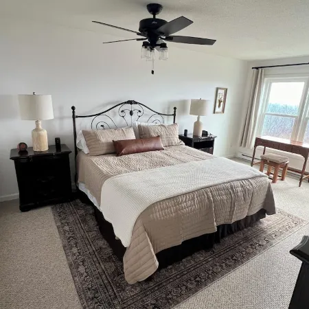 Beech Mountain Condo w/ spectacular views & close proximity to hiking and skiing