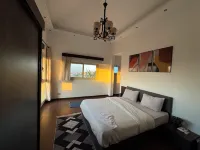 Spacious 5-bedroom uphill villa with WiFi, AC in delightful Palm Hills district