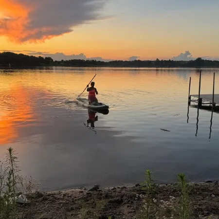 Cozy Lake Escape - Hot Tub, Sauna, Fire Pit, Kayak/Canoe & More