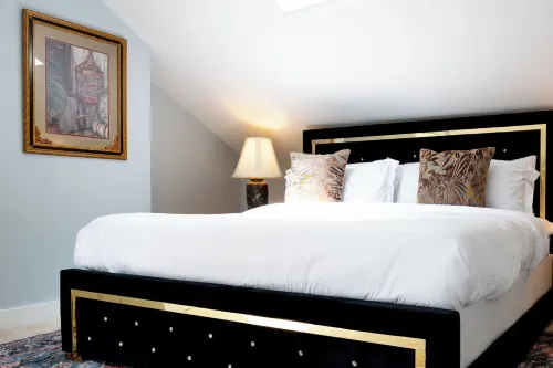 Luxury Fells Point Home w/Hot Tub for 6, Poker Room, & Parking