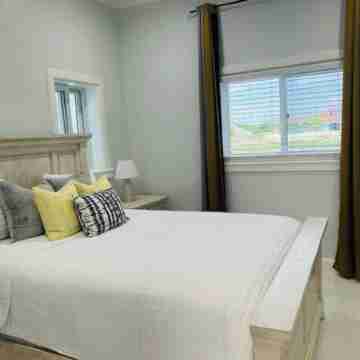 Modern & Cozy 2-Bedroom Apartment Rooms