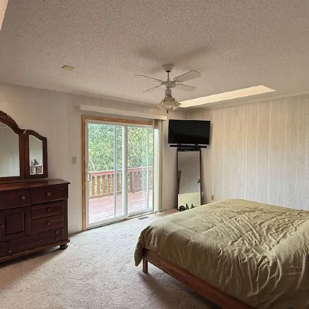 A peaceful, forest retreat with stunning views near historic Harpers Ferry.