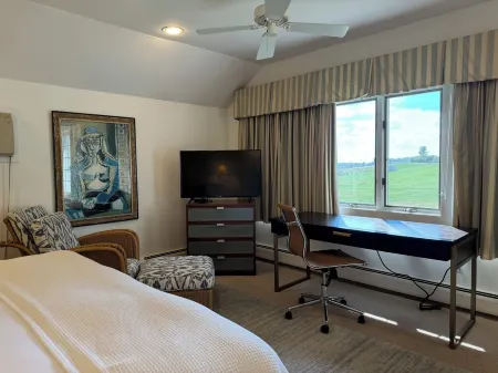 A Tranquil Country Home in serene Copake with AC, WiFi