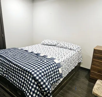 House of comfort  2bdr basement Hotels in Morden