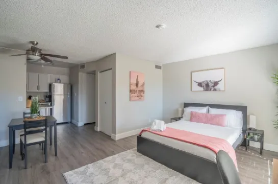 Studio - Gym - Pool - Great For Mid/Long Stays
