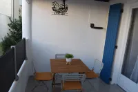 L' Escale, appartement climatisé à 50 mètres de la plage avec WIFI et Box Tv Hôtels à : Fos-sur-Mer