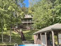 Lake Front house in quiet cove on Lake Sinclair Pets Allowed