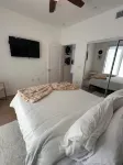 Charming 1-BR Apartment in Koreatown LA W/ Free Parking, Fitness Room, WiFi