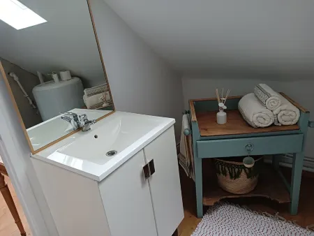 Small house on the banks of the Loire