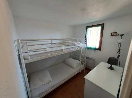 Apartment swimming pool residence le Trident in Hyères, Giens Отели рядом с достопримечательностью «Le port de l'ile de Porquerolles»