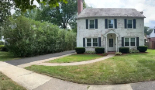 Walk anywhere on campus! 3BR home in College Heights.