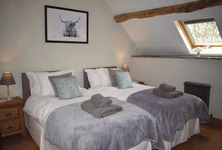 Hatterrall Barn - Luxury Barn Conversion With Hot Tub, Garden and Mountain Views