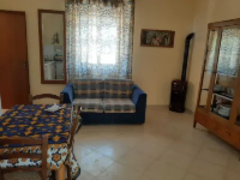 ISOLATED VILLA A FEW STEPS FROM THE COUNTRY, RELAX AND OPPORTUNITIES.