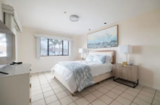 Moonlight dream! 4-bedroom, 4-bathroom ocean view home 1 block from the beach.