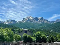 Villa Anita -town center -private parking- wifi. Hotels in Barcelonnette