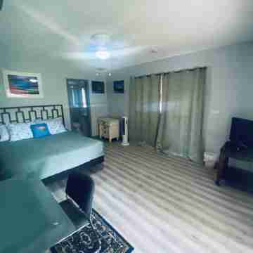 Guest Suite East Boca! Near Beach & Restaurants! Near FAU! Close to I-95! Rooms