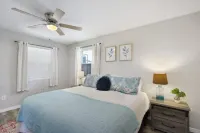 Cheerful residential home with boat launch access Hotels in Ellenton