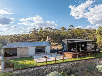 Parcoola Retreats, Secluded Riverside Escape Lake Bonney foreshore附近的飯店