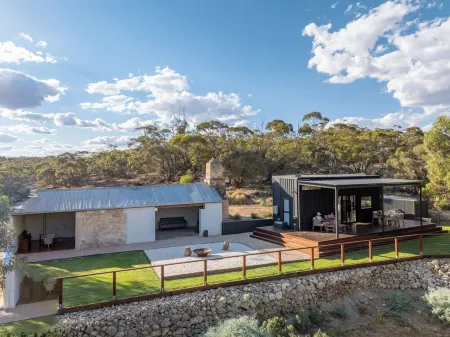 Parcoola Retreats, Secluded Riverside Escape Отели рядом с достопримечательностью «Lake Bonney»