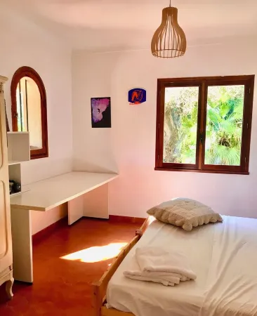 4 BEDROOM VILLA IN MONTAUROUX - STUNNING VIEWS. MINI-POOL & HUGE RUSTIC GARDEN