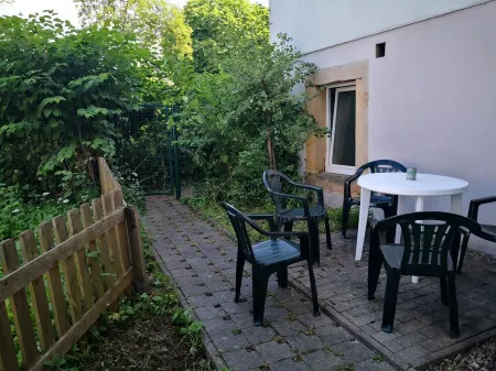 IN THE KASTANIENALLEE Spacious apartments in the city center Отели в г. Гота